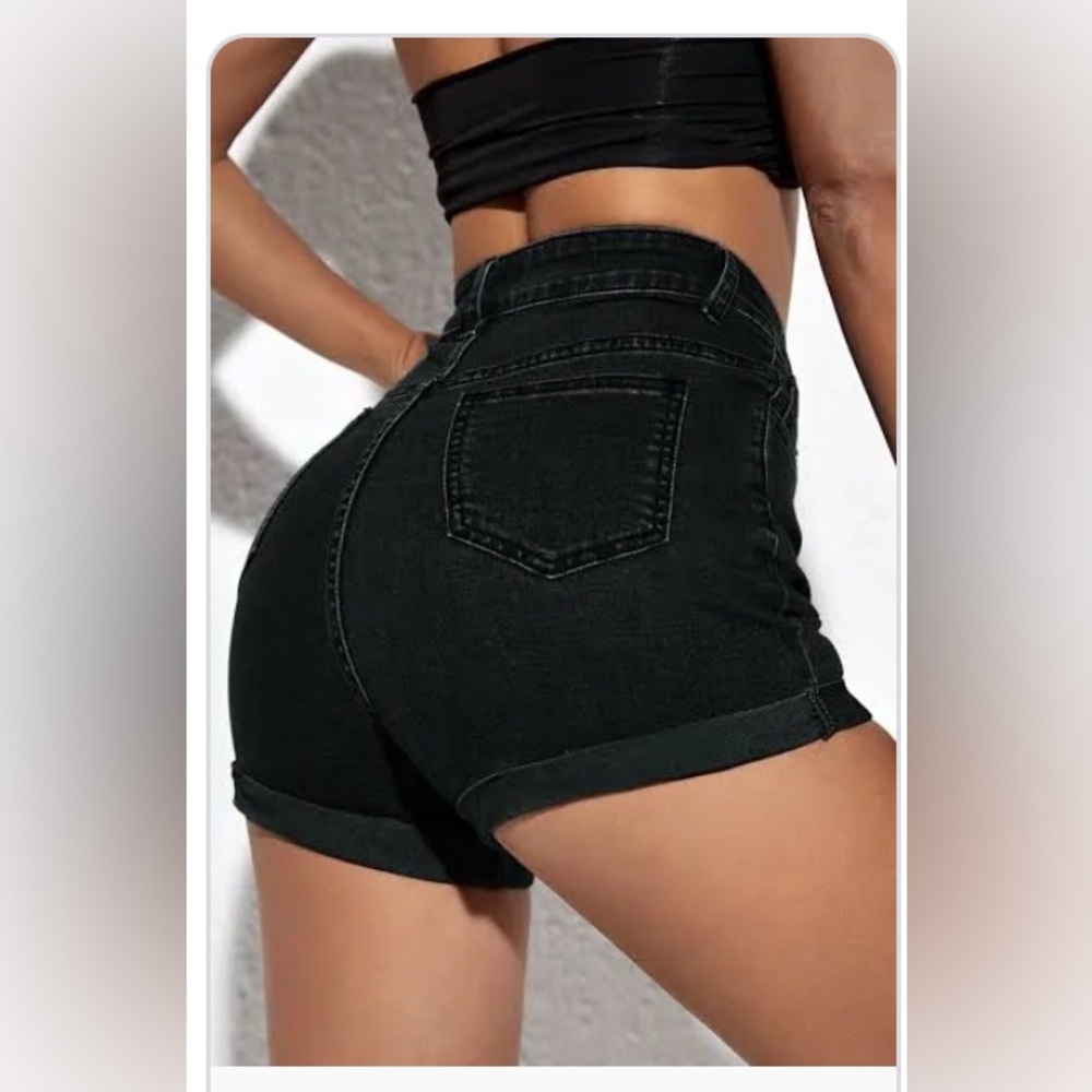 🩷. 1637. Women's Black Denim Shorts